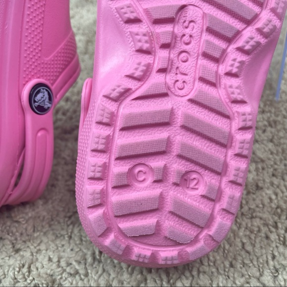 Crocs Kids Classic Lined Clog in Pink - Picture 12 of 14